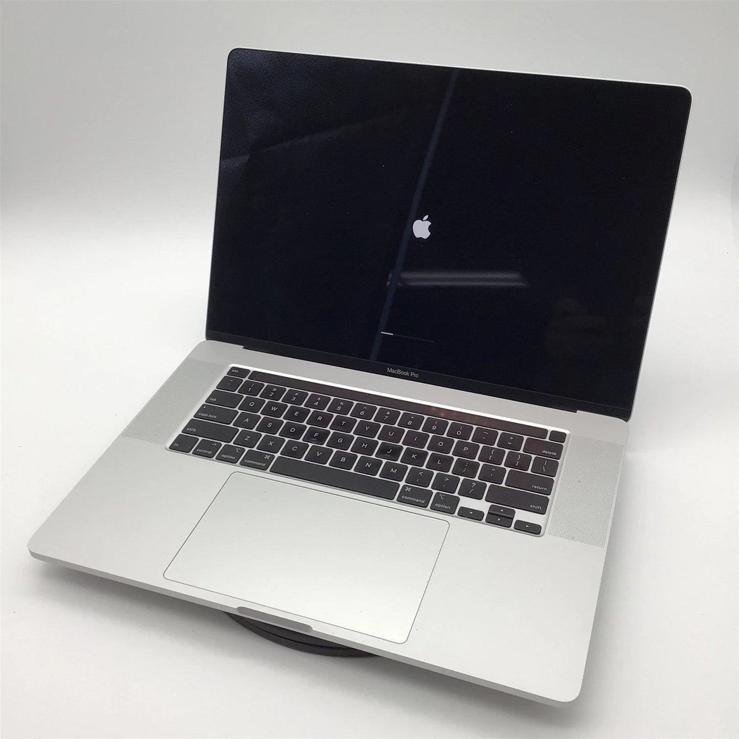 Apple MacBook Pro 15” (2019) – i7 / 16GB / 512GB (Good)